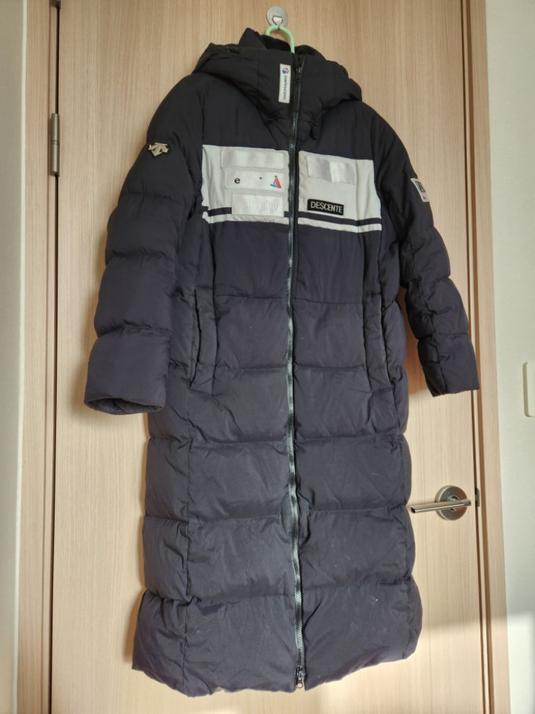 데상트 아우디 여자오리털롱패딩검정잠바 44--2