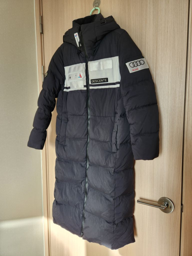 데상트 아우디 여자오리털롱패딩검정잠바 44--4