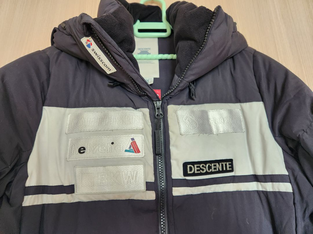 데상트 아우디 여자오리털롱패딩검정잠바 44--5