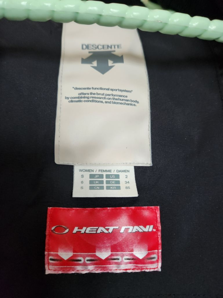 데상트 아우디 여자오리털롱패딩검정잠바 44--6