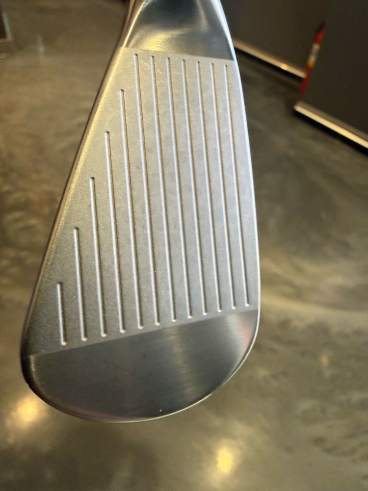 타이틀리스트 최신형 U505 드라이빙 아이언 4번 이미지