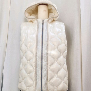 데상트구스퀼팅조끼95(반가슴49)상태최상 택포69000