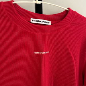 리본빛 van cropt t-shirt red