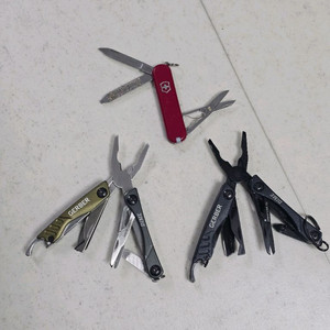 거버 다임 미니툴 1개 와 빅토리녹스 미니툴 1개