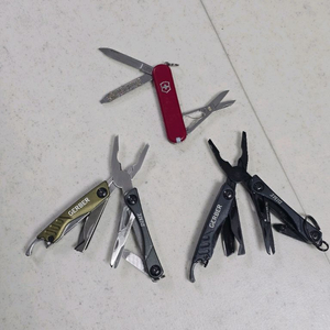 거버 다임 미니툴 1개 와 빅토리녹스 미니툴 1개