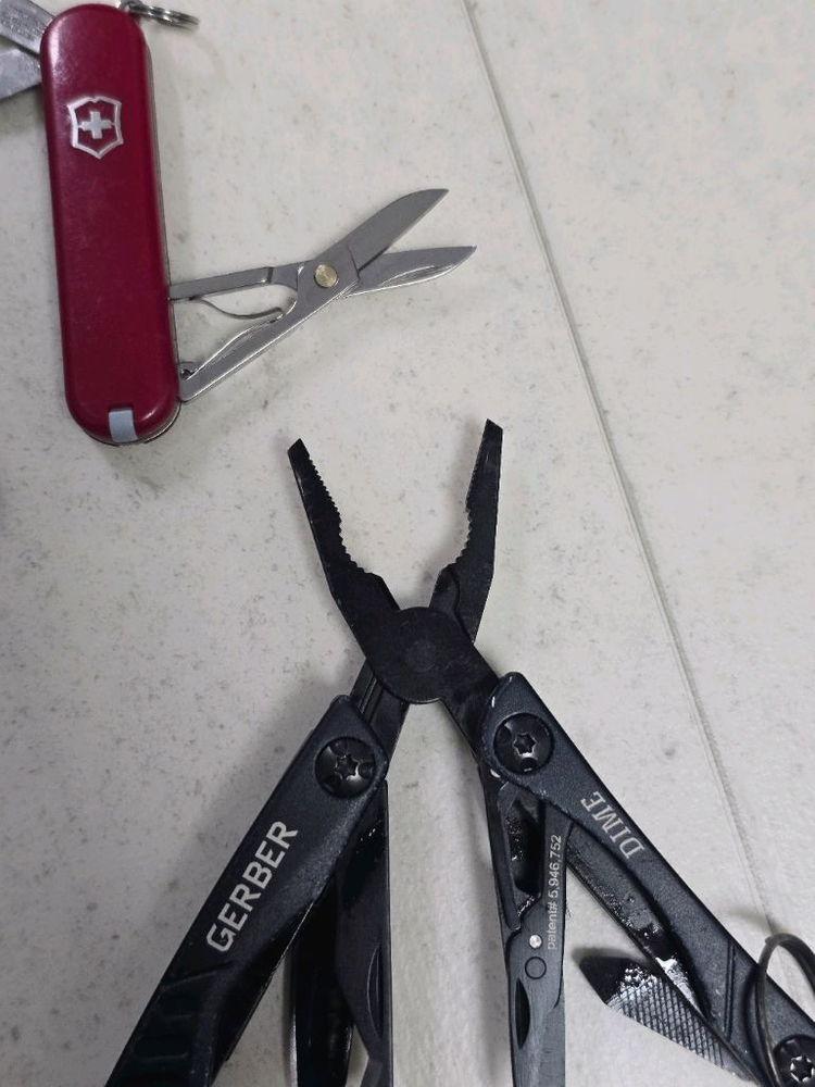 거버 다임 미니툴 1개 와 빅토리녹스 미니툴 1개--4