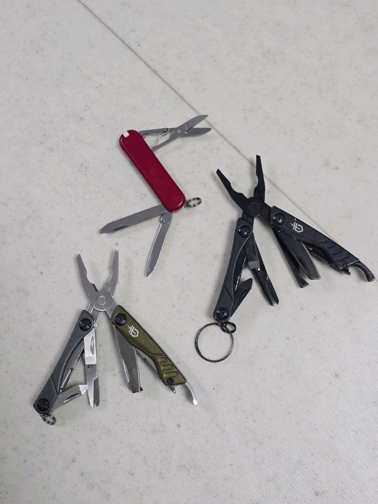 거버 다임 미니툴 1개 와 빅토리녹스 미니툴 1개--6