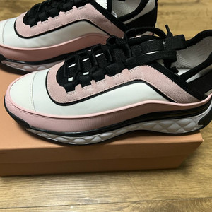 줄리안 스니커즈 여성 운동화 (풀박스 새상품) 240size