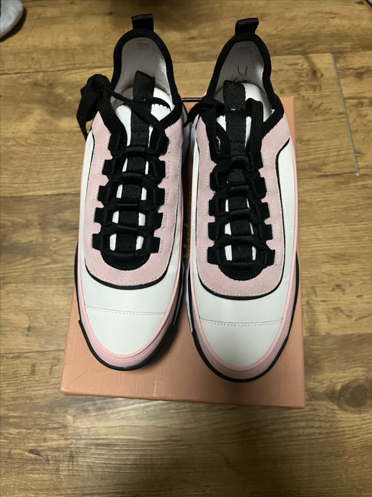 줄리안 스니커즈 여성 운동화 (풀박스 새상품) 240size--1