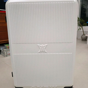 어뉴 캐리어 26인치 화이트 색상 새상품