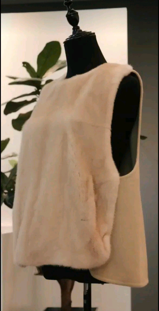 보브 밍크 배색 앙고라 울혼방 베스트 66사이즈 새제품 오트밀베이지컬러--0