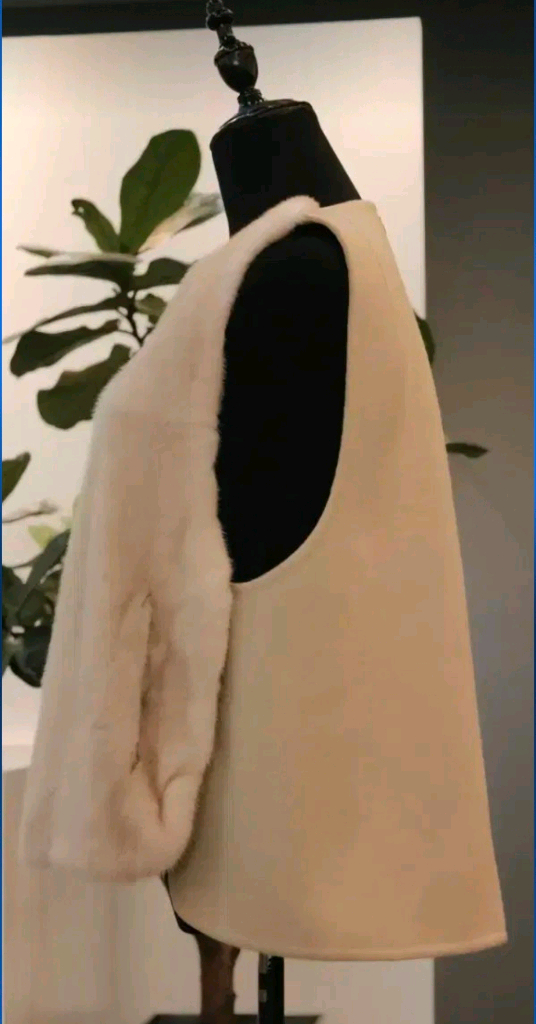 보브 밍크 배색 앙고라 울혼방 베스트 66사이즈 새제품 오트밀베이지컬러--2