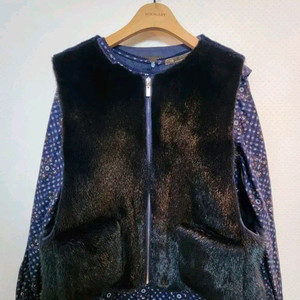 안지크 휘메일 밍크 집업 베스트 free사이즈 새제품 네이비컬러