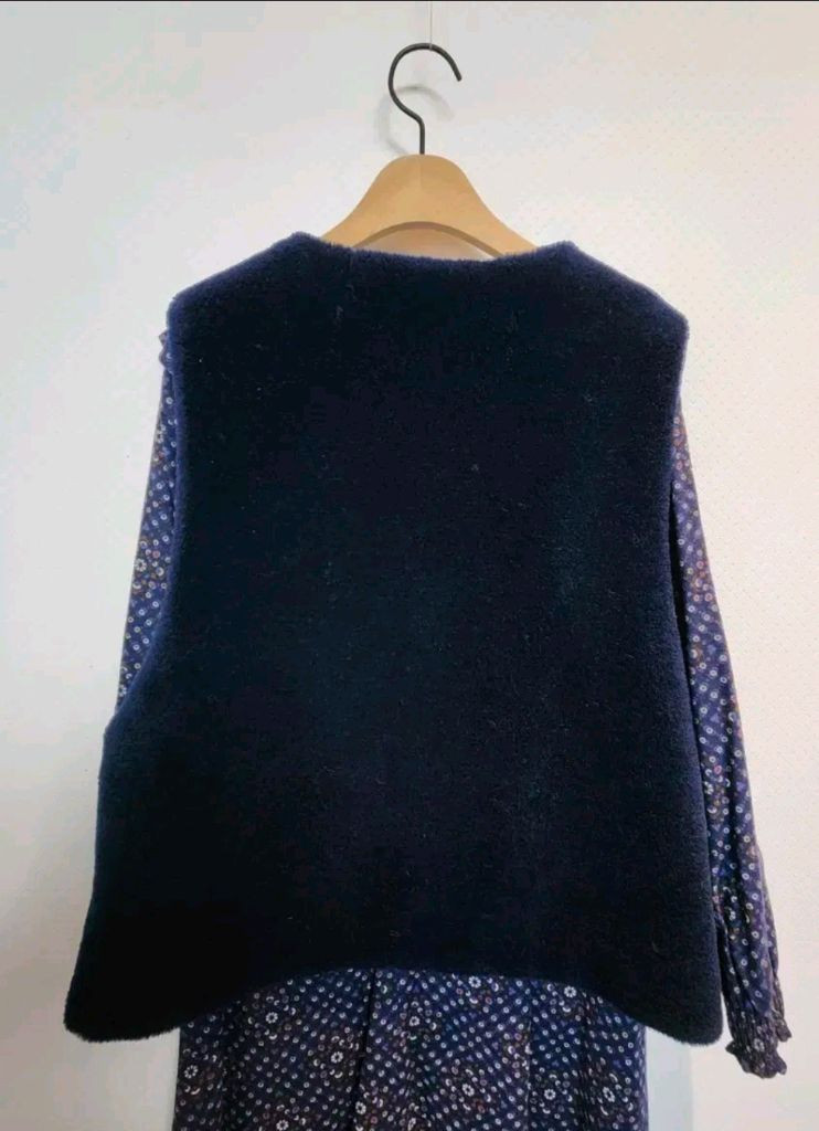 안지크 휘메일 밍크 집업 베스트 free사이즈 새제품 네이비컬러--5