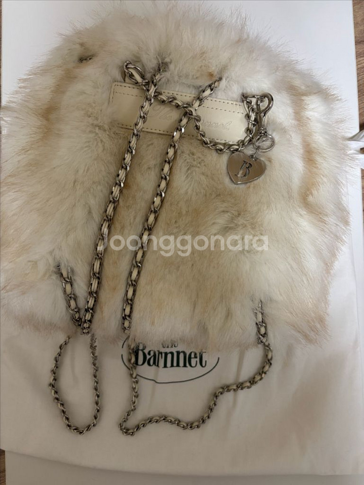 (새상품) 더바넷 퍼 백팩 가방 Fur Drawstring Backpack_Ivory--3