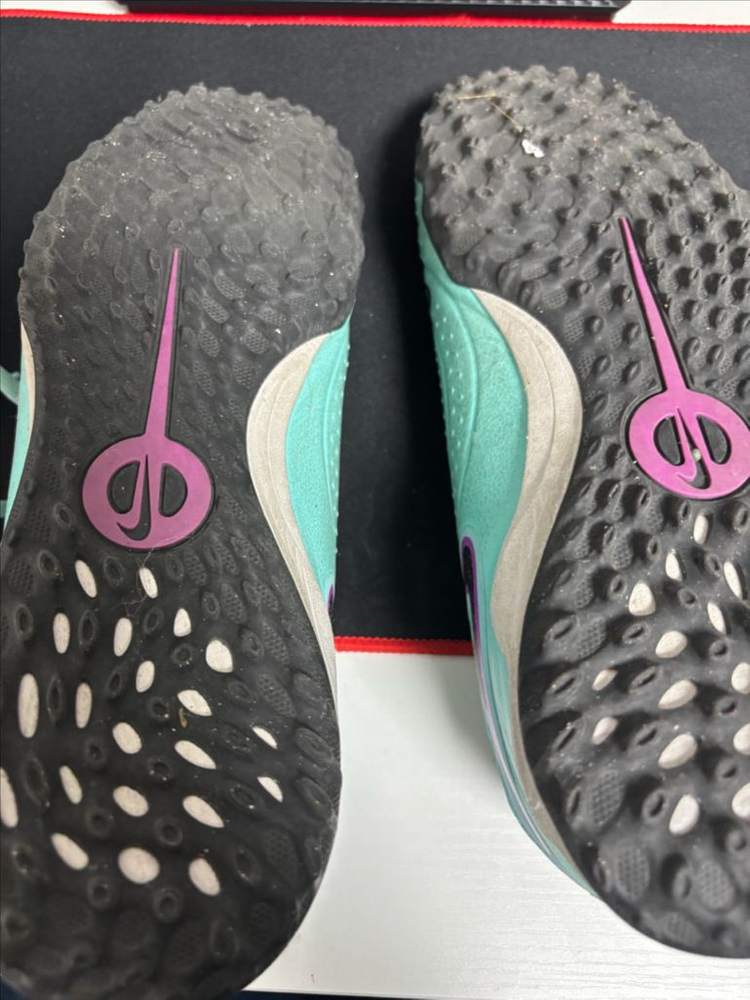 나이키 티엠포 레전드10 아카데미 풋살화--2