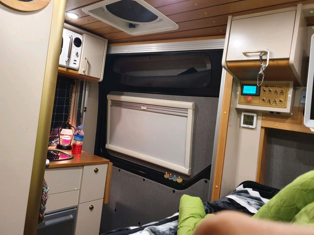 르노마스터 밴 캠핑카 이미지