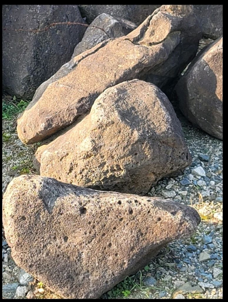 현무암 자연석 조경석 제주도 철원 곰보돌 돌 석축--5