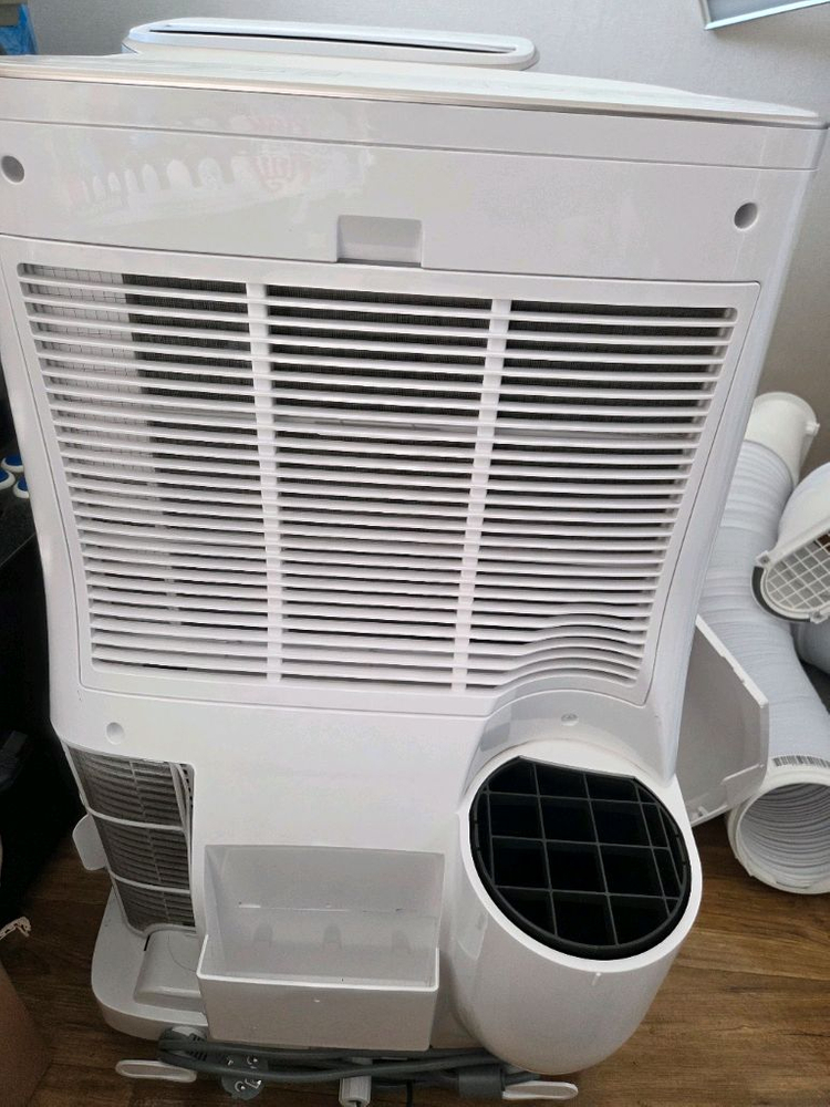 LG 이동식 에어컨 팝니다 PQ08FDWAN--2