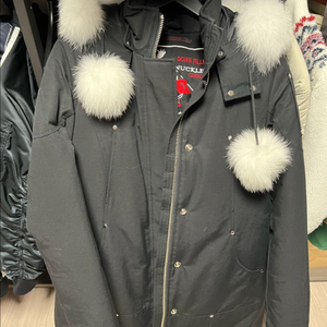 무스너클 스틸링 여성 패딩 L/G 블랙 팝니다