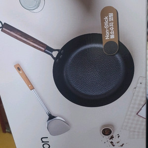노르디쿡 IH 무쇠 멀티팬 미개봉28cm 새상품입니다박스에 담겨있는 미개봉 새제품이에요논스틱 불소수지 코팅이 되어 이미지