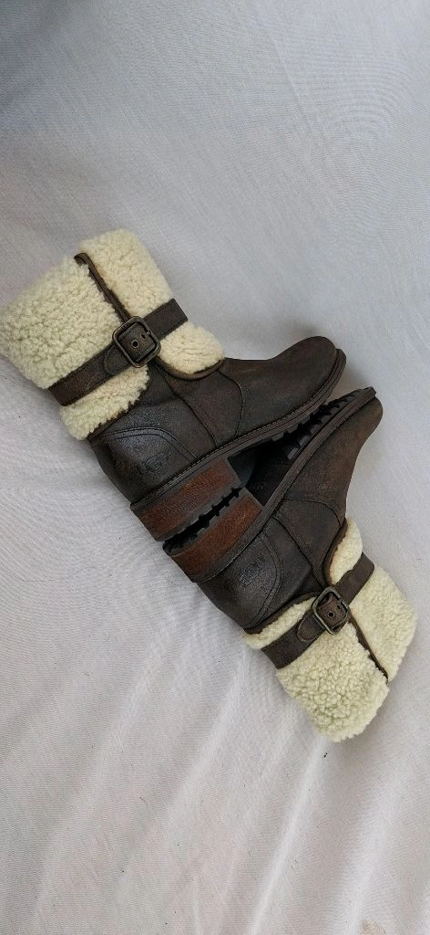230 UGG 어그부츠 앵글부츠 겨울부츠 이미지