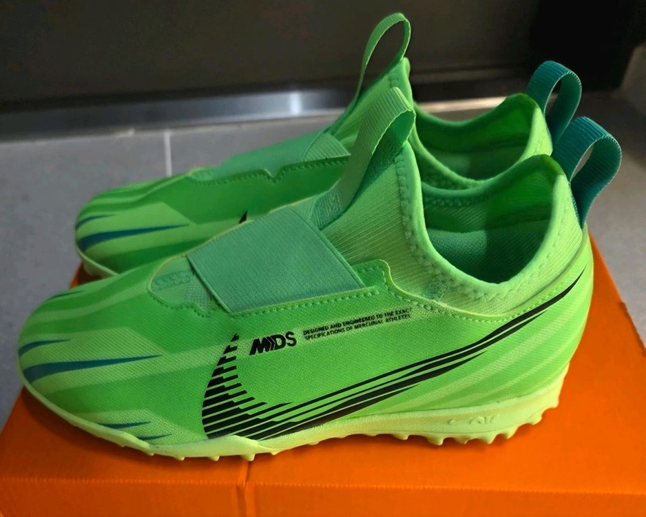 나이키 줌 머큐리얼 베이퍼 풋살화 새상품 235--0