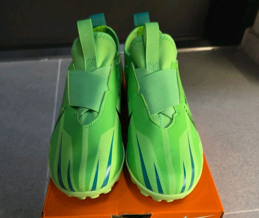 나이키 줌 머큐리얼 베이퍼 풋살화 새상품 235--1