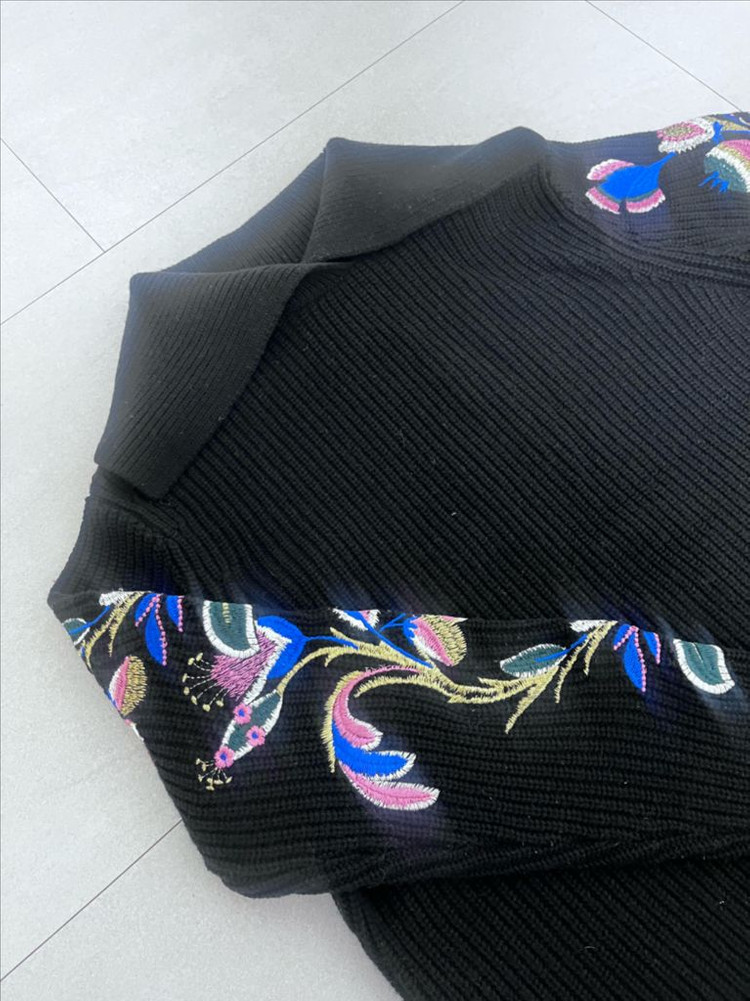 앤아더스토리즈 자수 니트 팝니다--0