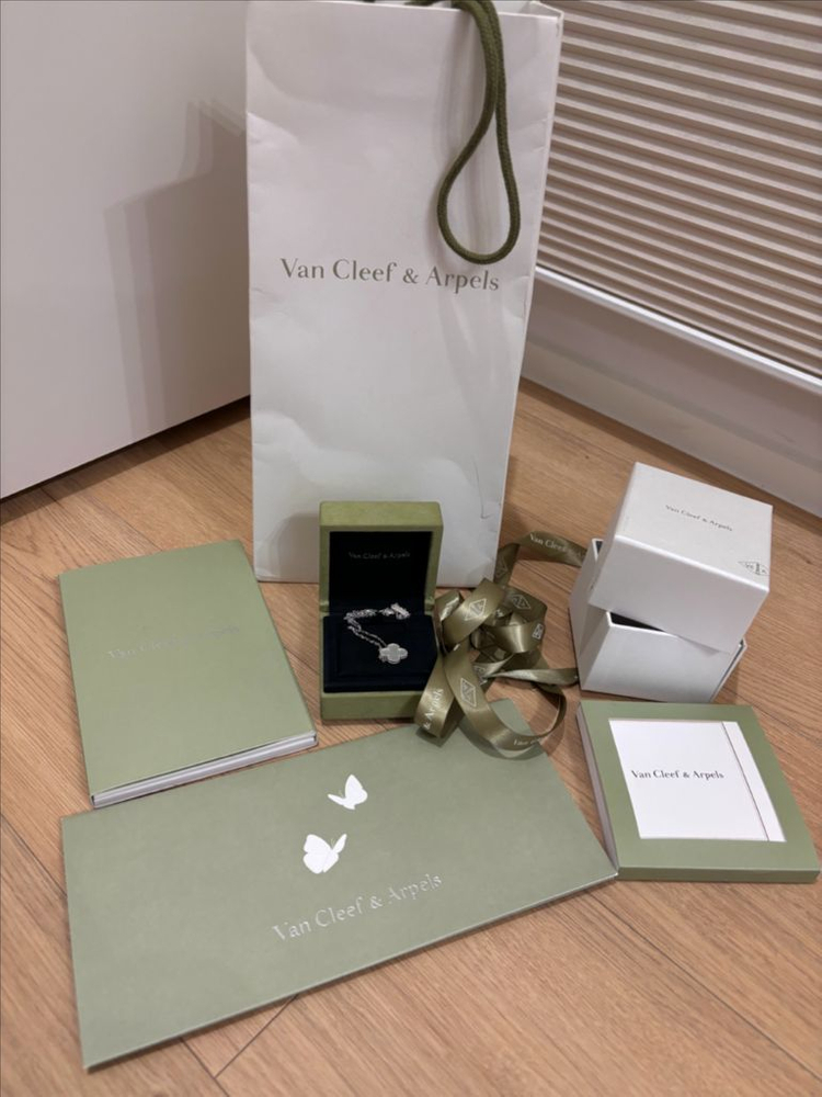 반클리프 빈티지 알함브라 펜던트 목걸이 화이트골드--0