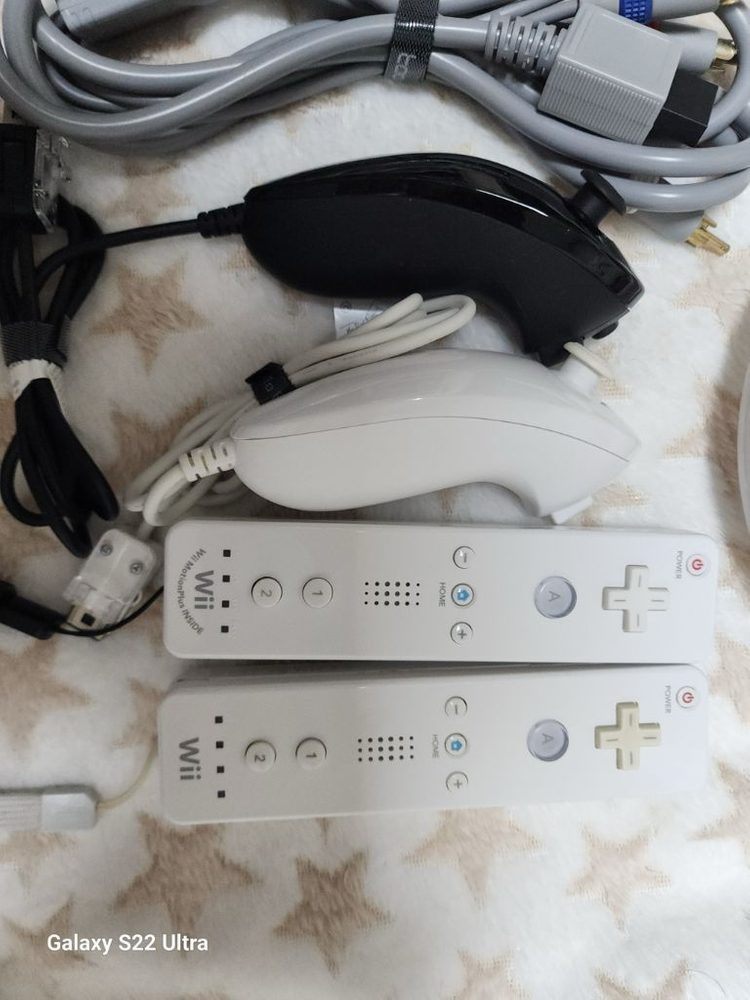 닌텐도 Wii 본체 .2인셋트 부속전부포함.HDMI변환기.HDMI선 전부포함작동이상없음.--1