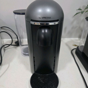 네스프레소 버츄오 플러스 티타늄 커피머신 판매 이미지