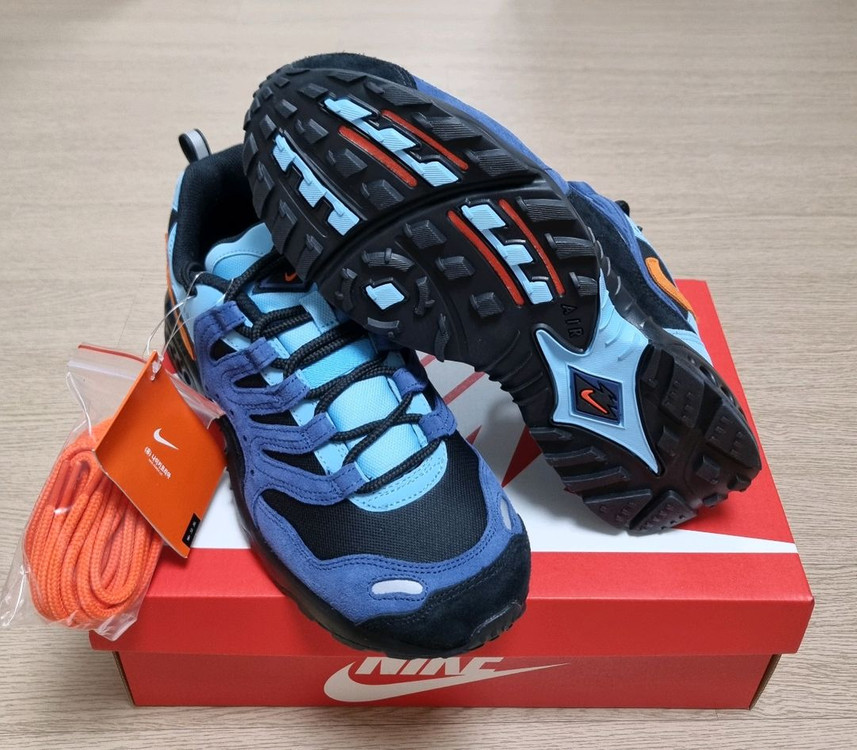 나이키 에어 테라 휴마라SP 275사이즈 새제품 13만--0