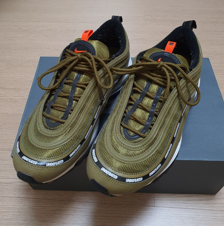 나이키 언디핏 맥스97 카키 275사이즈 11만원--0