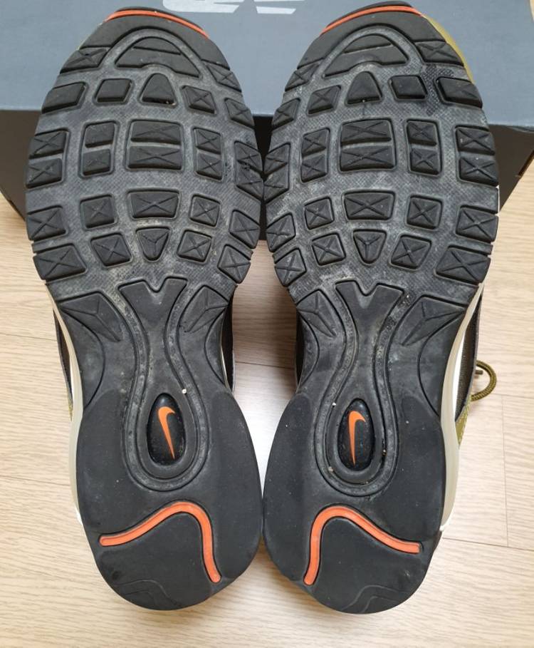 나이키 언디핏 맥스97 카키 275사이즈 11만원--3