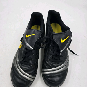나이키 축구화 275