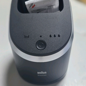 브라운전기면도기 세척스테이션