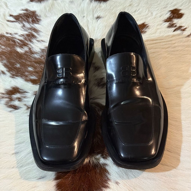 발렌시아가 BB 로고 로퍼 260 판매합니다.--0