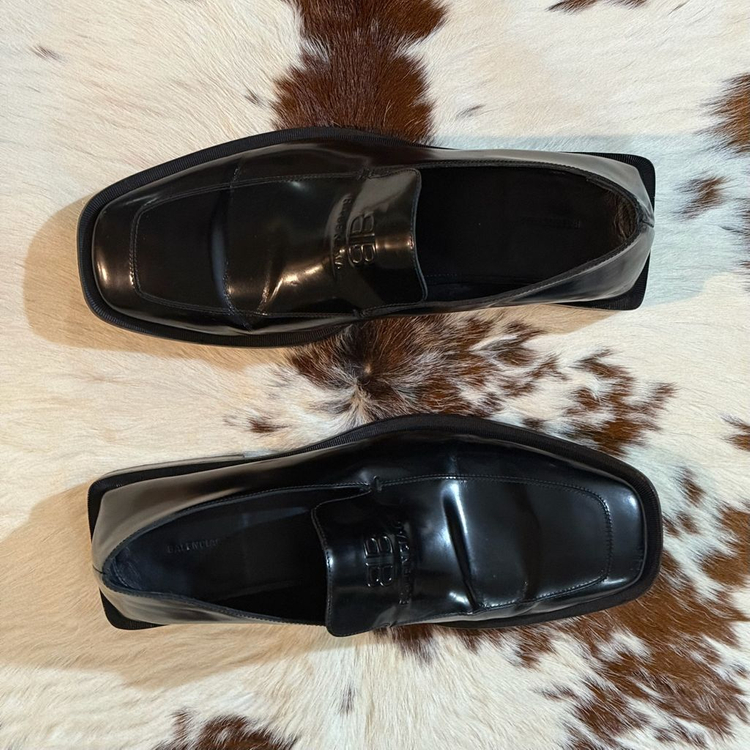 발렌시아가 BB 로고 로퍼 260 판매합니다.--1