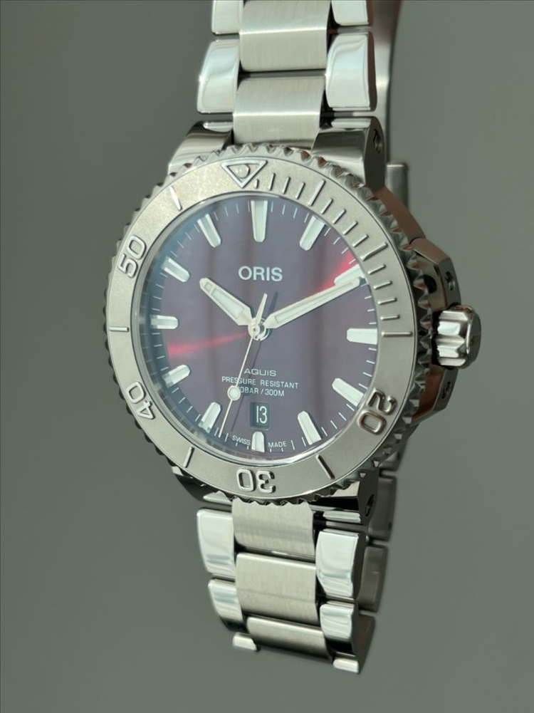 오리스(oris) 아퀴스(애커스) 릴리프 41.5mm 체리레드 이미지