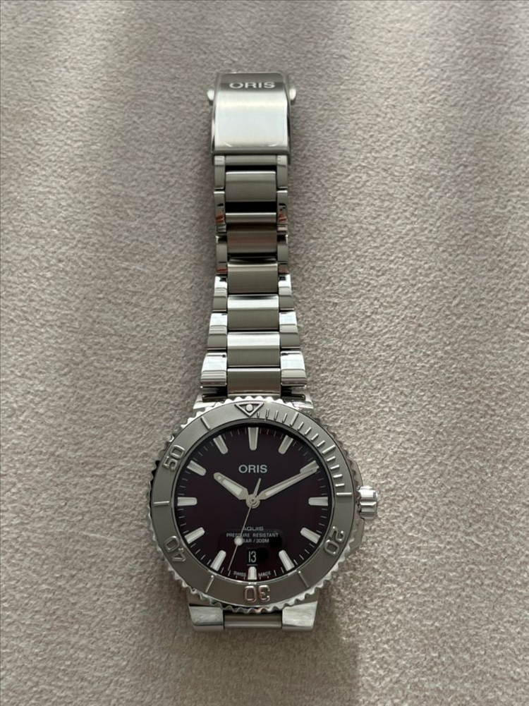 오리스(oris) 아퀴스(애커스) 릴리프 41.5mm 체리레드 이미지