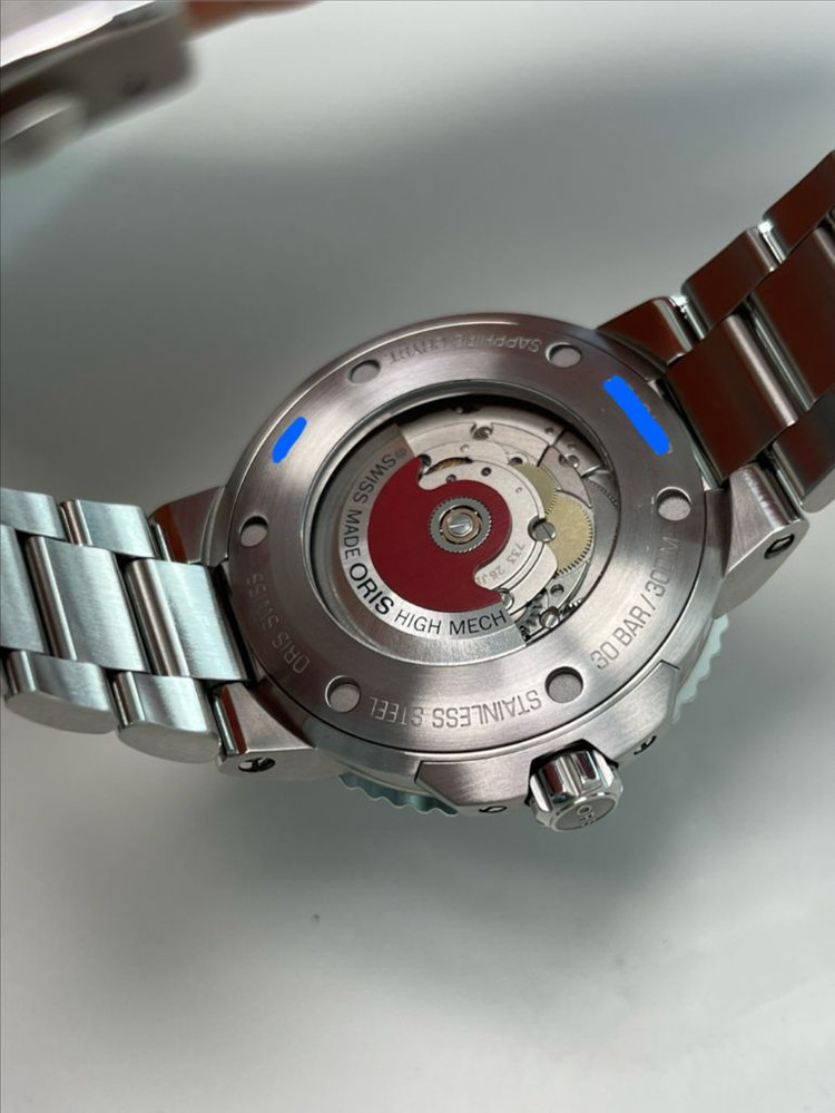 오리스(oris) 아퀴스(애커스) 릴리프 41.5mm 체리레드 이미지