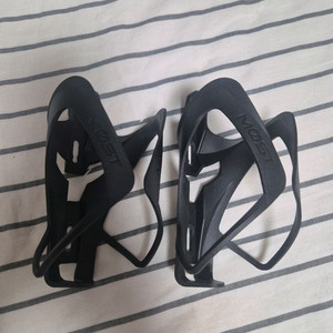 피나렐로 모스트 물통케이지 2개