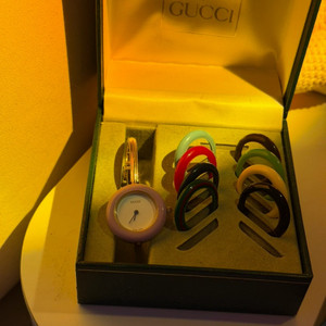 구찌 베젤링 시계 빈티지