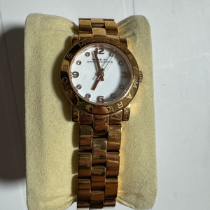 마크제이콥스 금장 여성 손목시계