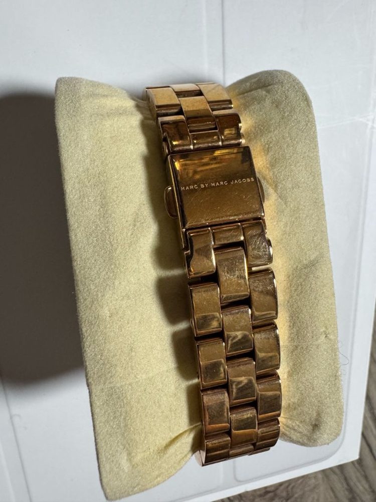 마크제이콥스 금장 여성 손목시계--2