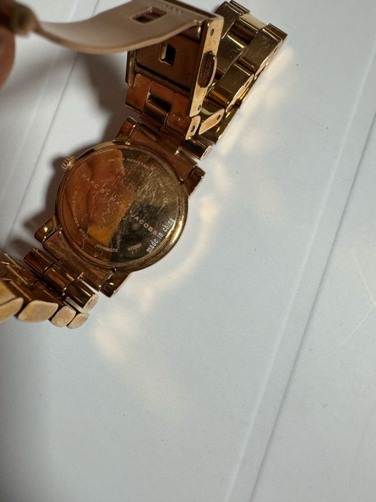 마크제이콥스 금장 여성 손목시계--5