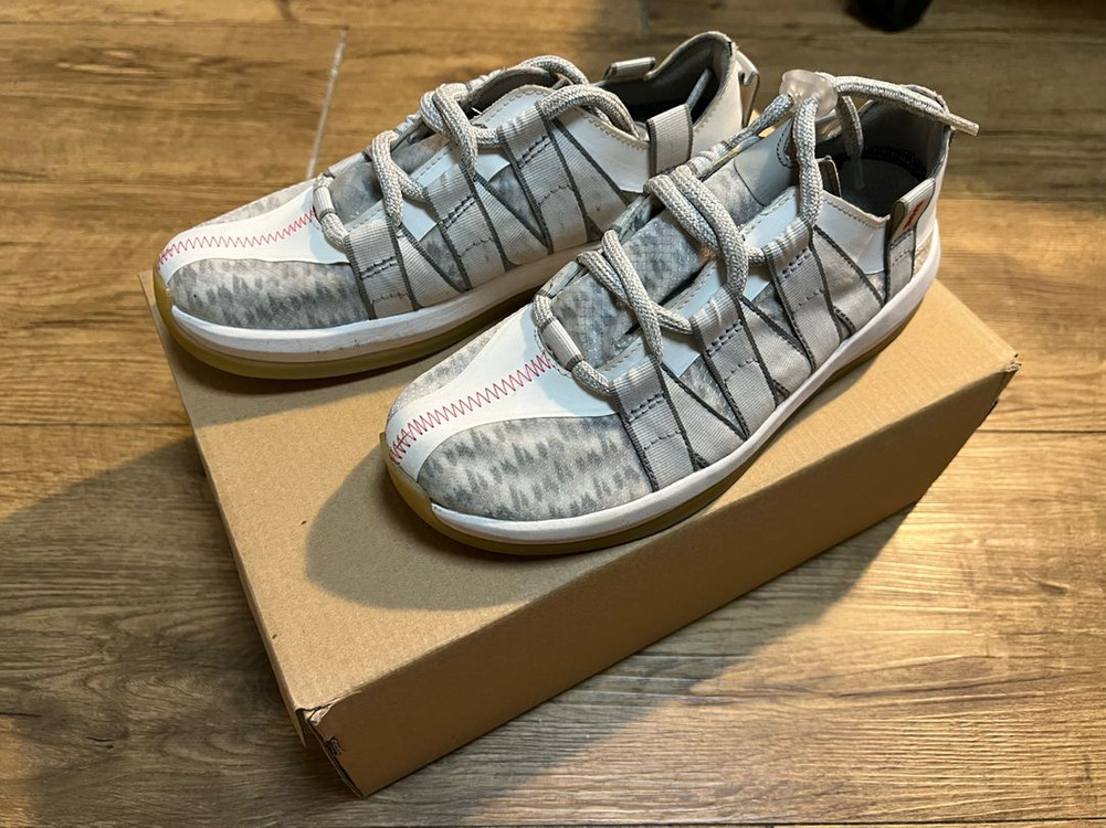 [미착용 새신발] 캐나다 SKYE The Mobrly Whistler White (방수 스니커즈)--1