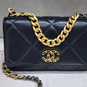 샤넬 19백 WOC 램스킨 내장칩