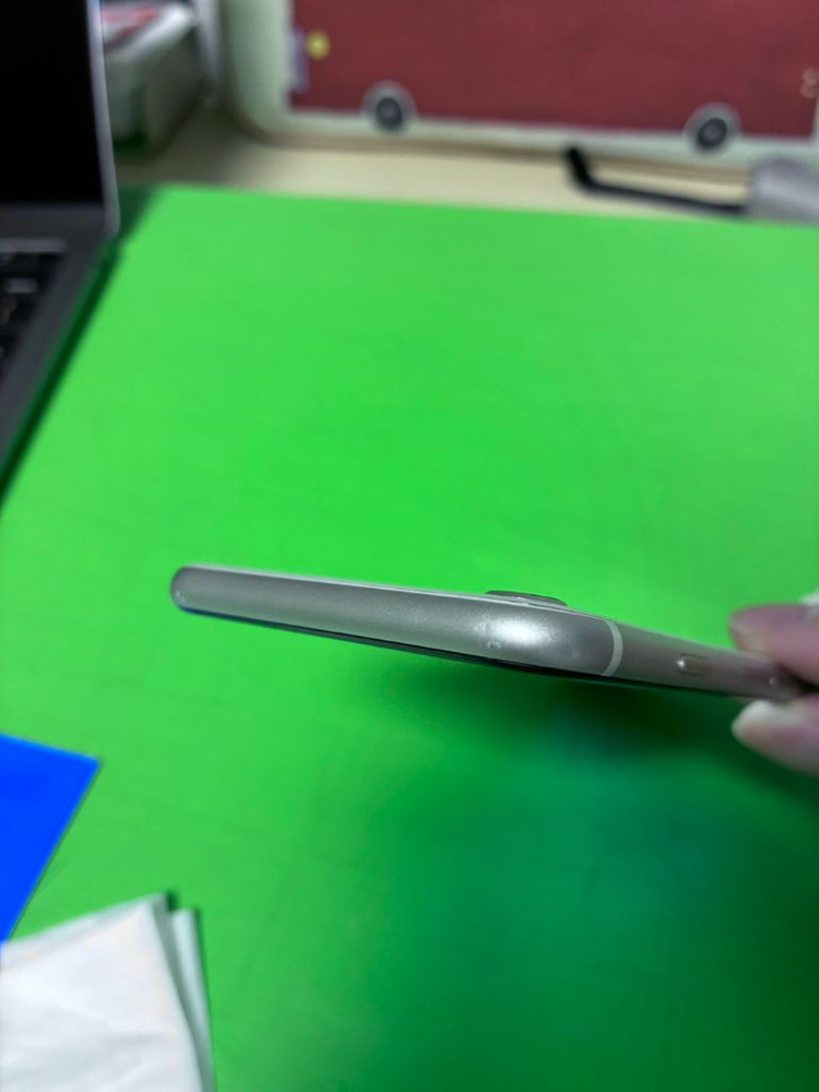 아이폰 se3 128 배터리100 팔아요--3